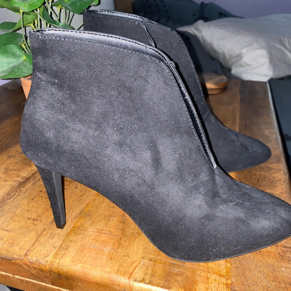 Black heels brand new size 9